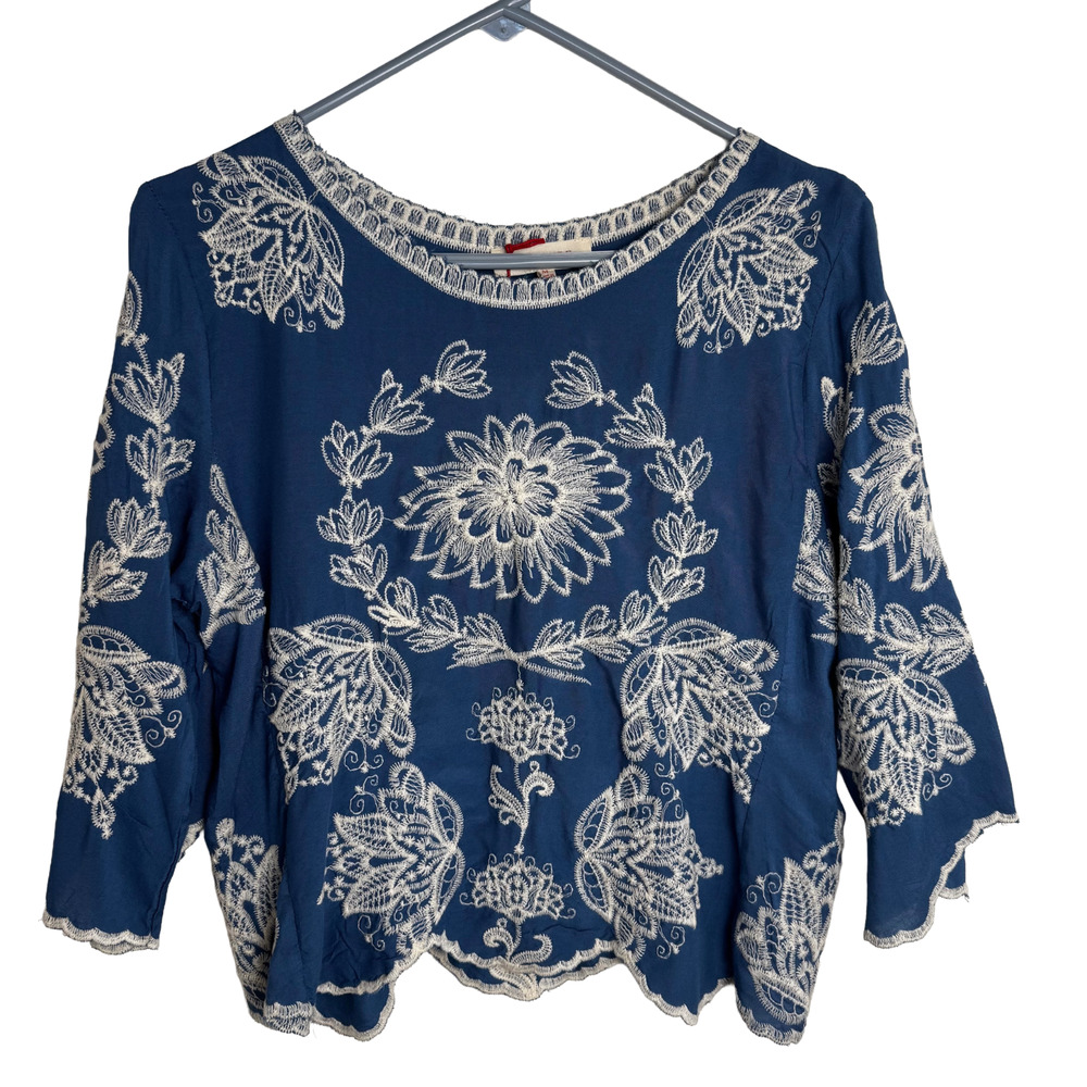 Solitaire Blue & White Embroidered Top 3/4 Bell Sleeves Boho Chic Festival Med.